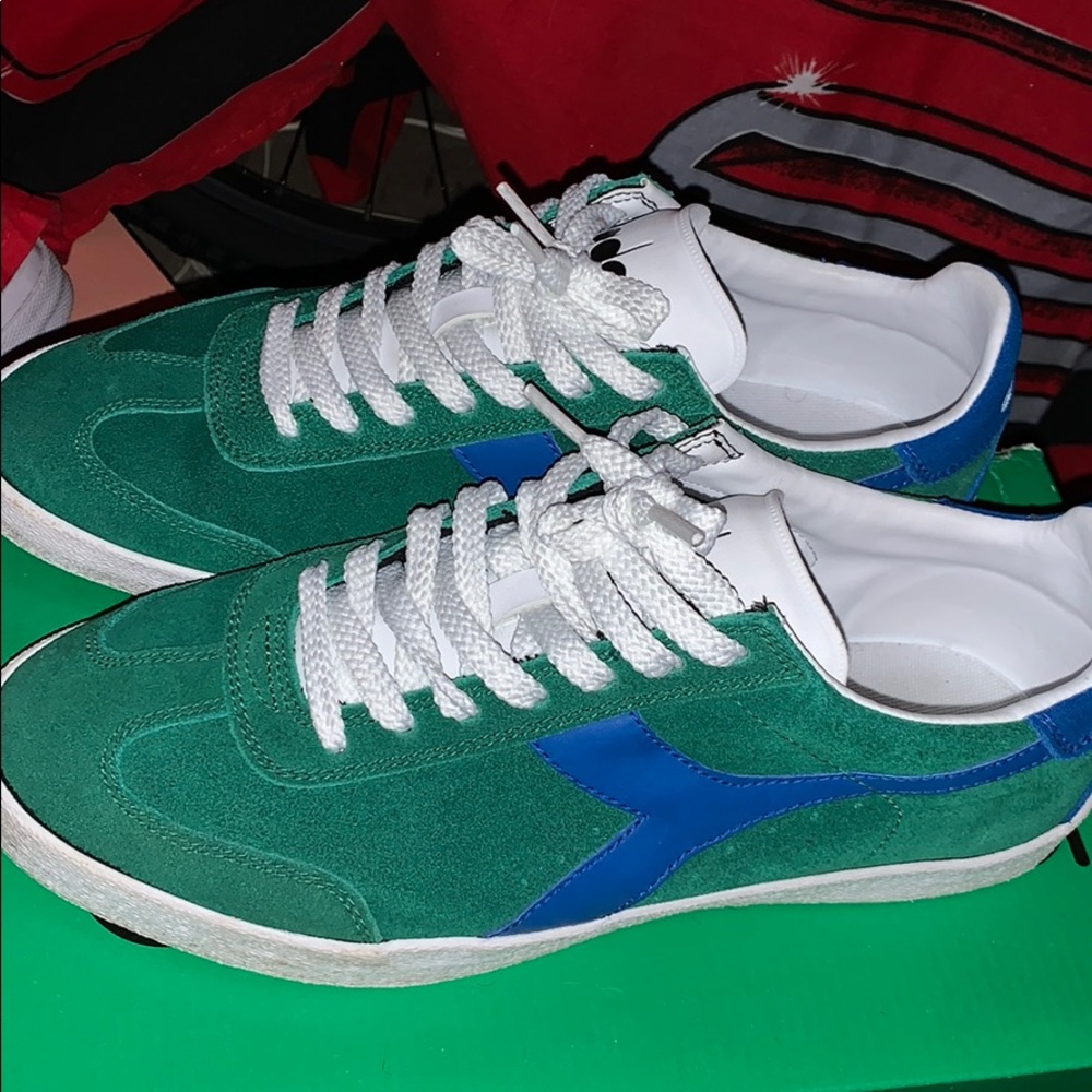 Diadora